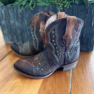 Corral Ladies Chocolate Lamb Embroidery & Studs Shortie Boots C3371, NEVER USED